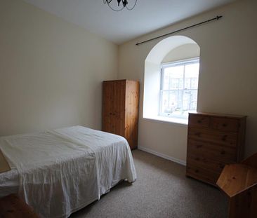 2 bed flat for rent in The Shore - Photo 1