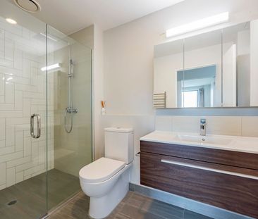 Sweeping Views, Spacious Apartment - Photo 6