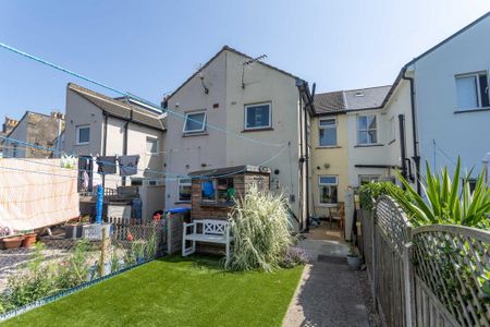 2 bedroom terraced house to rent - Photo 2