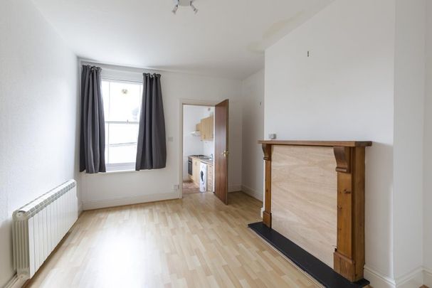 1 Bed Flat - Photo 1