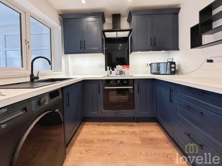 2 bedroom Semi-detached house To Let - Photo 3