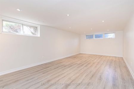 For Lease - 492 Pinegrove Road, Oakville, Ontario - Photo 2