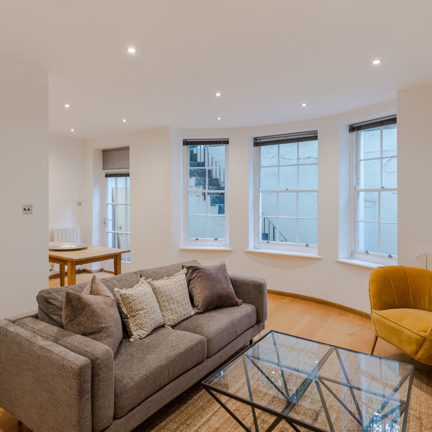 Montagu Square, W1H, Marylebone - Photo 1