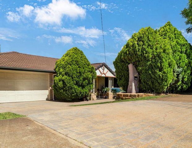 Spacious & Comfortable Family Home in the Heart of Kearneys Spring - Photo 1