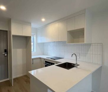 Near new townhouse! - Photo 3