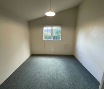 Easy Mahora living - Photo 4
