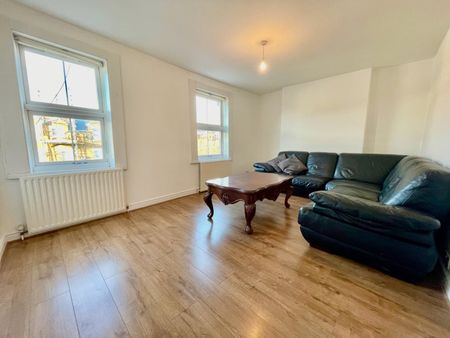 3 Bed Flat, Acton, W3 - Photo 2