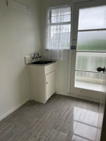 One Tree Hill - 3 brm - Photo 5