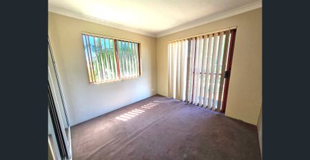 Two Bedroom Unit in Excellent Location! - Photo 2