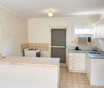 Ground Floor Living in the Heart of Surfers Paradise - Photo 2