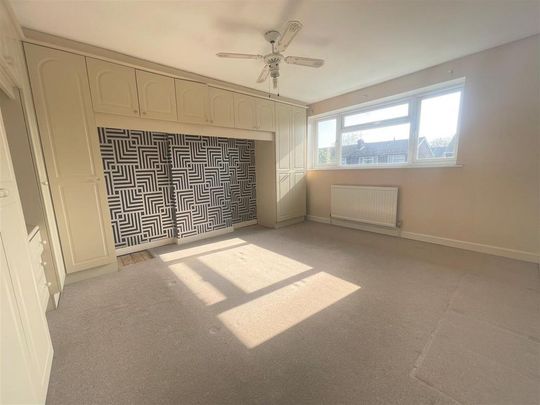 3 bedroom end of terrace house to rent - Photo 1