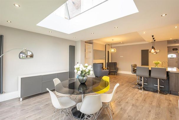 4 bedroom terraced house to rent - Photo 1