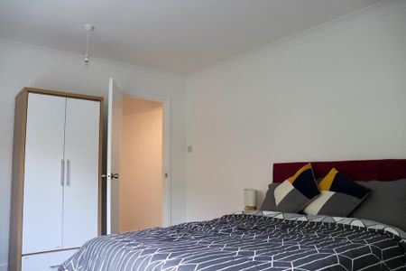 3 bedroom flat to rent - Photo 5