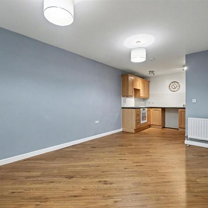 2 bedroom ground floor flat to rent - Photo 1