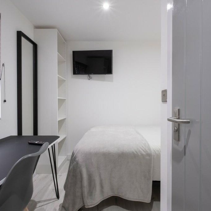 6 bedroom house to rent - Photo 1