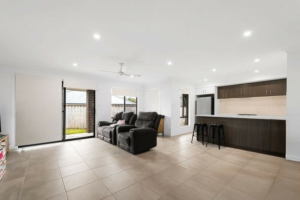 "Easy Care Living" - Photo 1