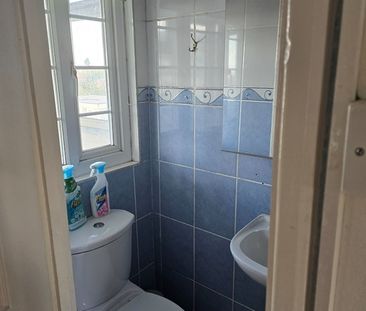 Studio Flat, Seven Sisters Road, N15 - Photo 1