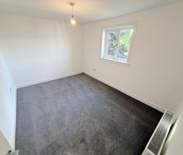 3 bedroom end of terrace house to rent - Photo 2