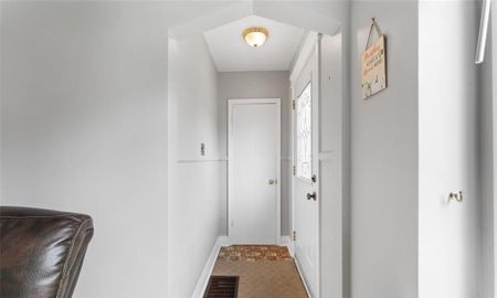 For Lease - 212 East 21st Street, Hamilton, Ontario - Photo 2