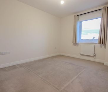 Skyline House, Swingate, Stevenage - Photo 1