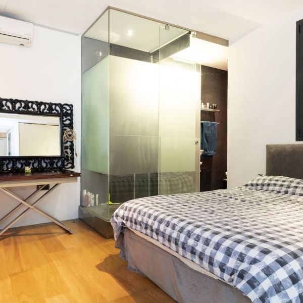 Luxurious 2 Beds Apartment with views on a square of the Gothic Quarter - Photo 1