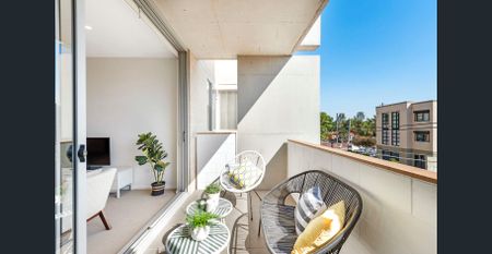 Spacious North Facing One Bedroom Apartment + Study In Convenient Location - Photo 2