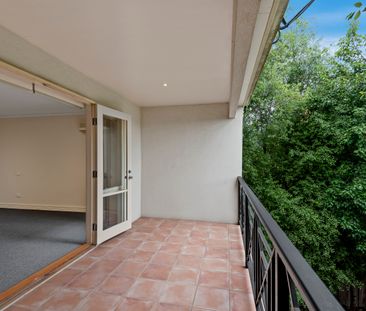 5 Sweyn St, Balwyn North VIC 3104 - Townhouse For Rent | Domain - Photo 4