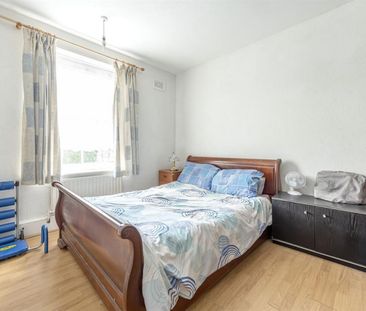 2 bedroom Flat To Let - Photo 3