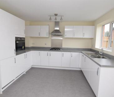 3 bedroom detached house to rent - Photo 5