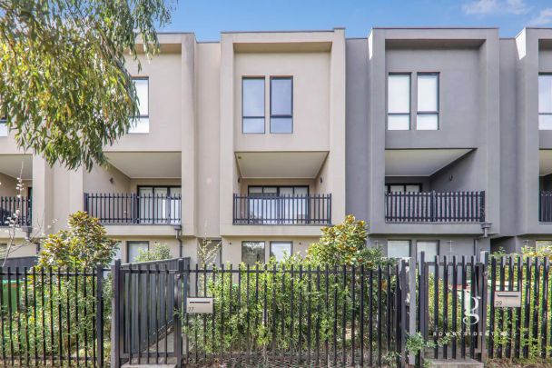 “Modern 3-Bedroom Townhouse in Maidstone” - Photo 1