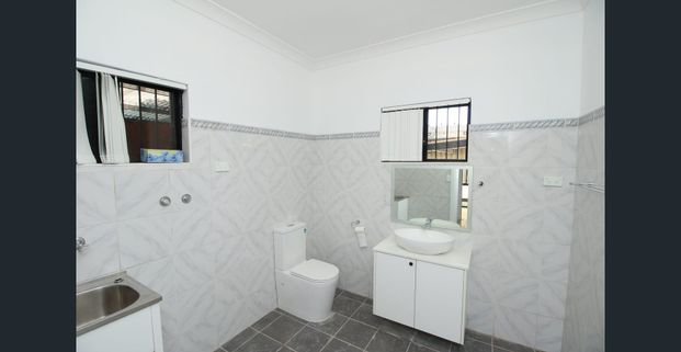 Fully Renovated 3-Bedroom Ground Floor Family Home - Photo 1