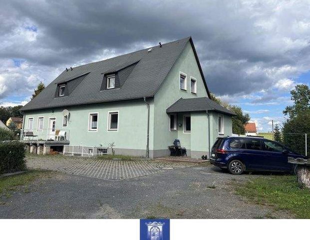 Individuelle Dachwohnung mit EBK, Laminat und Wannenbad! Grüne Umgebung! - Photo 1