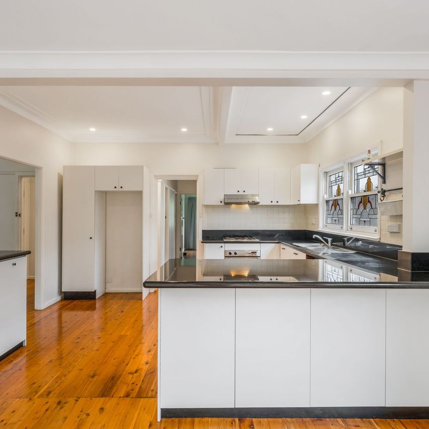 Beautiful Three Bedroom Home! - Photo 1