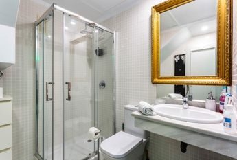 Spacious 4 bed penthouse, furnished and equipped in Marbella, near the Dunes of Artola and Cabopino