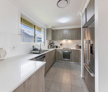 Air-Conditioned Two-Bedroom Villa Gas Cook-Top and Single Garage! - Photo 4