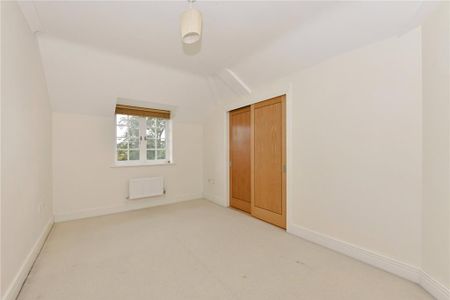 4 bedroom end of terrace house to rent - Photo 3