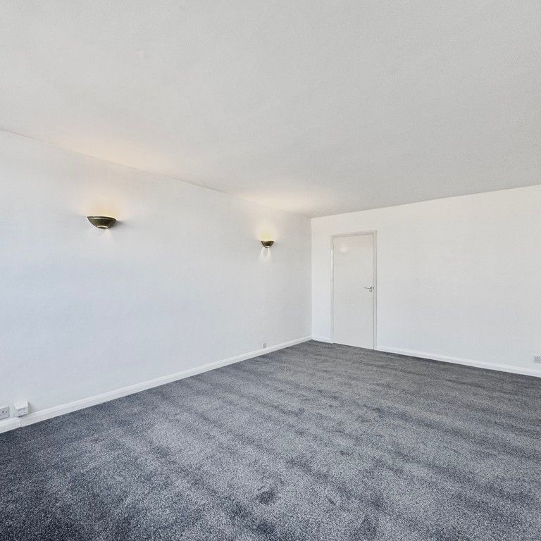 2 Bedroom Apartment, Putney Heath Lane, London - Photo 1