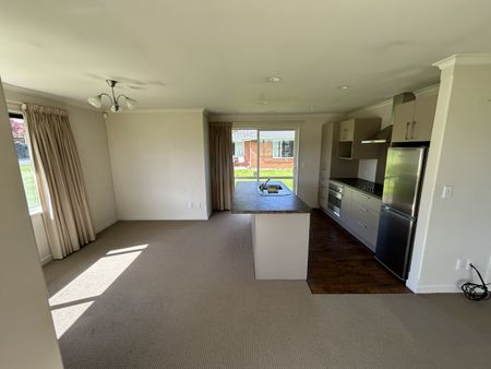 Modern Two-Bedroom Home for Rent - Photo 2
