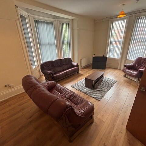 Great 6 Bedroom Apartment, 37 Cromwell Road, Botanic, Belfast, BT7 1JX - Photo 1