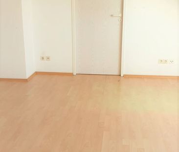 Singles aufgepasst - Wir renovieren für Sie! Helle 1,5R. DG-Whg., E... - Foto 2