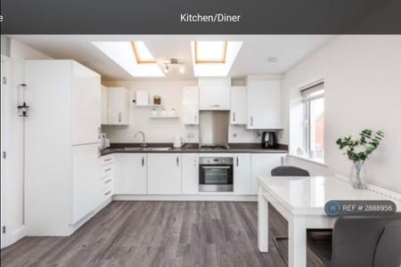 2 bedroom flat to rent - Photo 4