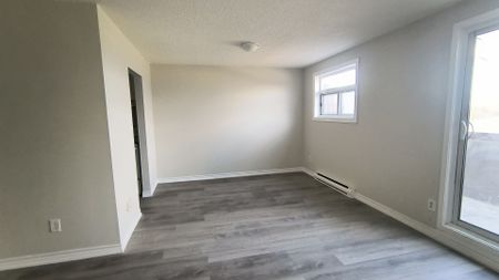 For Lease - 560 Bloor Street Unit# 404, Oshawa, Ontario - Photo 4