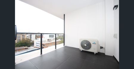 Nearly New Larger one bedroom plus study with sunny balcony - Photo 3