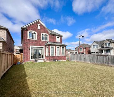 Detached Home For Lease | N8145580 - Photo 4