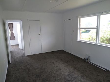 Sunny North West Home with Garage - Photo 4