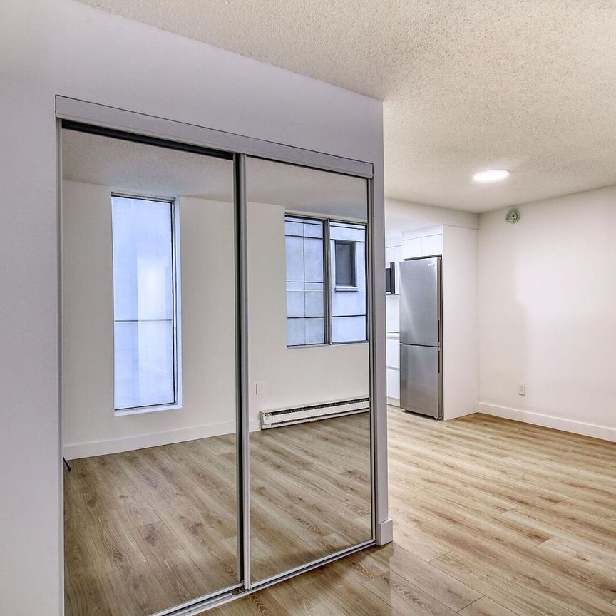 2285 Saint-Mathieu Street, Montréal, QC - Photo 1