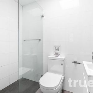 RECENTLY RENOVATED & FURNISHED ROOM - Photo 2