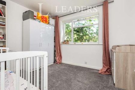 Garlands Road, Redhill, RH1 - Photo 2