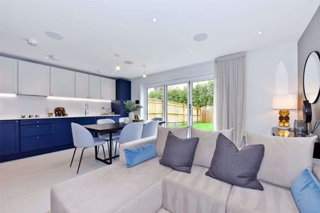 A modern three bedroom semi-detached home located in a private road and located in the beautiful historic Surrey village of West Horsley - Photo 2
