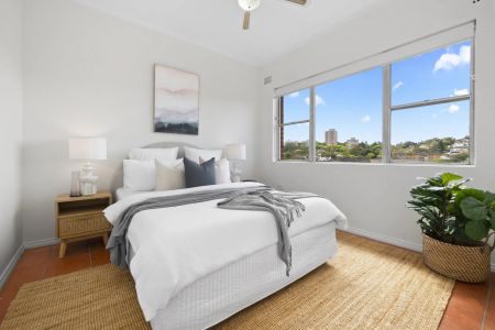 Top Floor Apartment With Expansive Coogee Valley Views - Photo 3